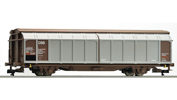 Slide wall Box car<br /><a href='images/pictures/Roco/221422.jpg' target='_blank'>Full size image</a>